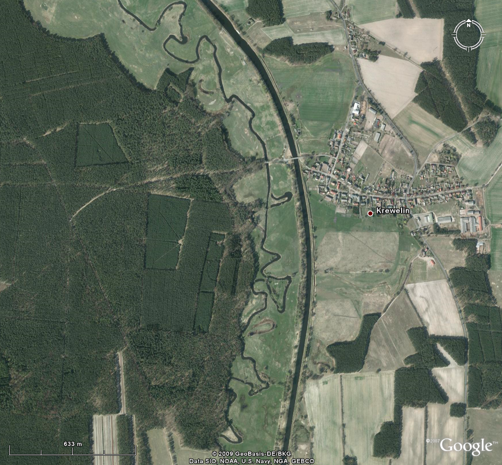 Meandering lowland river in parallel to the Upper Havel Waterway (Voßcanal) Meandering lowland river in parallel to the Upper Havel Waterway (Voßcanal)